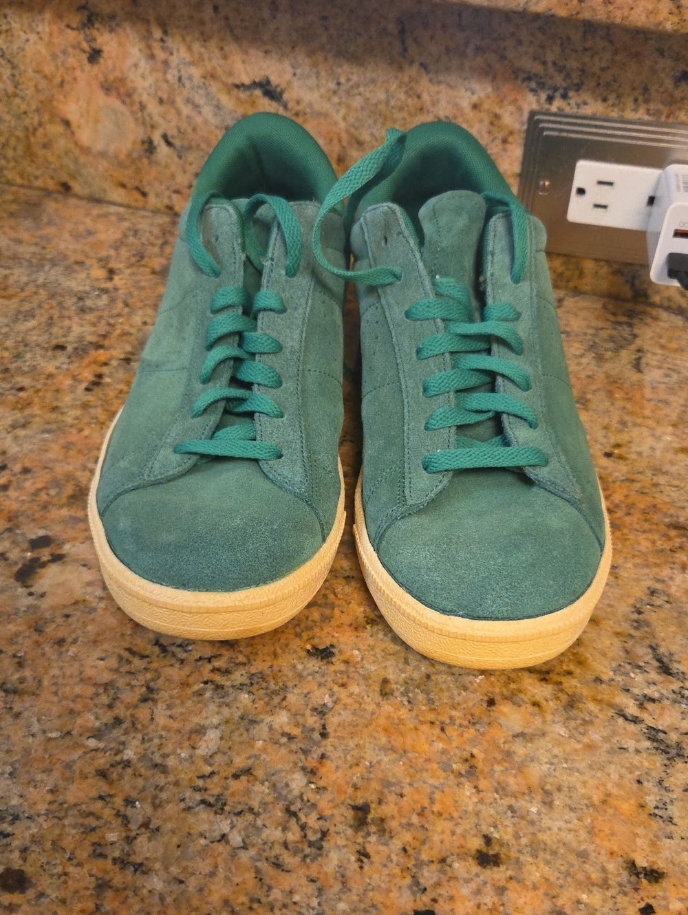 Nike Green Low-Top Suede Sneakers Men Sz 9.5